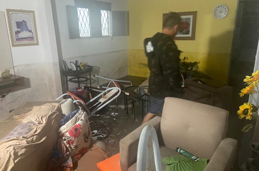  Segundo dia seguido de chuvas tem casas e ruas alagadas em João Pessoa