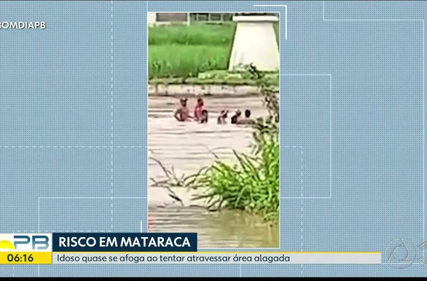  Idoso é surpreendido pela chuva em Mataraca, na PB, fica com água no pescoço e é resgatado por vizinhos