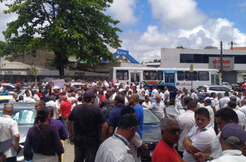  Motoristas de ônibus de João Pessoa recusam proposta de conciliação e greve permanece