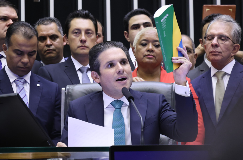  Hugo Motta prega democracia e estabilidade econômica e defende emendas impositivas: 'Não existe ditadura com parlamento forte'