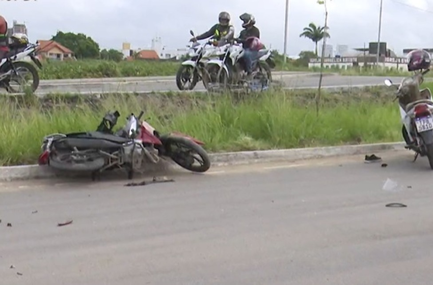  Motociclista morre após bater em outra moto, cair e ser atropelado por caminhão, na BR-230