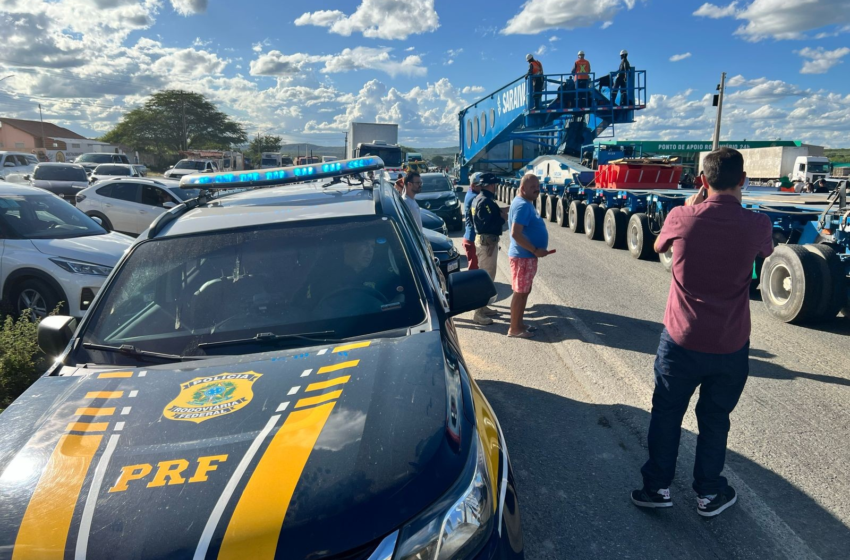  Carreta com transformador vai ficar até três dias parada em Soledade antes de seguir para destino final, diz DER-PB