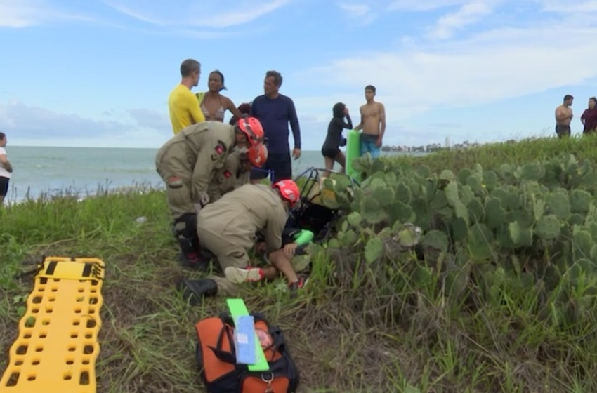 Acidente com paramotor deixa aluno ferido em praia de João Pessoa