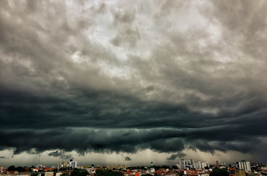  Inmet emite dois alertas de chuvas intensas para a Paraíba; veja lista de cidades