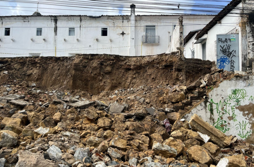  Reunião define medidas para reconstrução do muro do Mosteiro de São Bento após desabamento