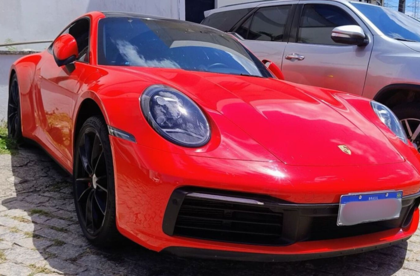  Porsche de R$ 1 milhão, Mercedes e Hilux: veja carros apreendidos com grupo que usava contas bancárias em nome de 'laranjas'