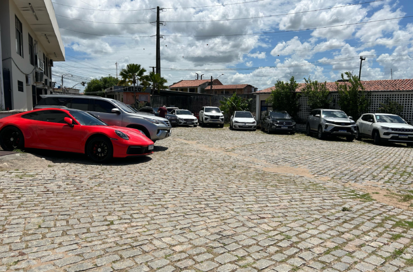  Grupo criminoso abria contas bancárias em nome de 'laranjas' e usava cartões para compra de carros de luxo, diz polícia