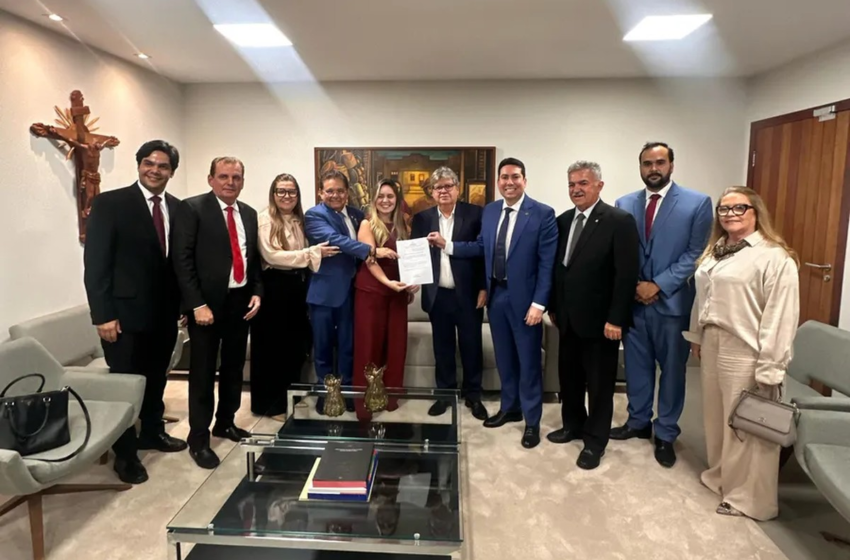  Ministério Público de Contas recomenda que filha do presidente da Assembleia da PB devolva R$ 646,9 mil recebidos como 'servidora fantasma'