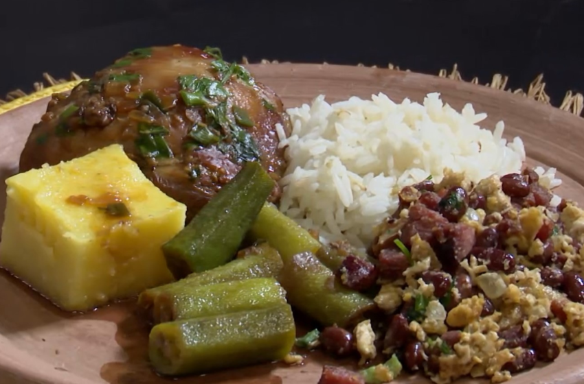  Aprenda a fazer frango com quiabo e feijão tropeiro no Chef JPB