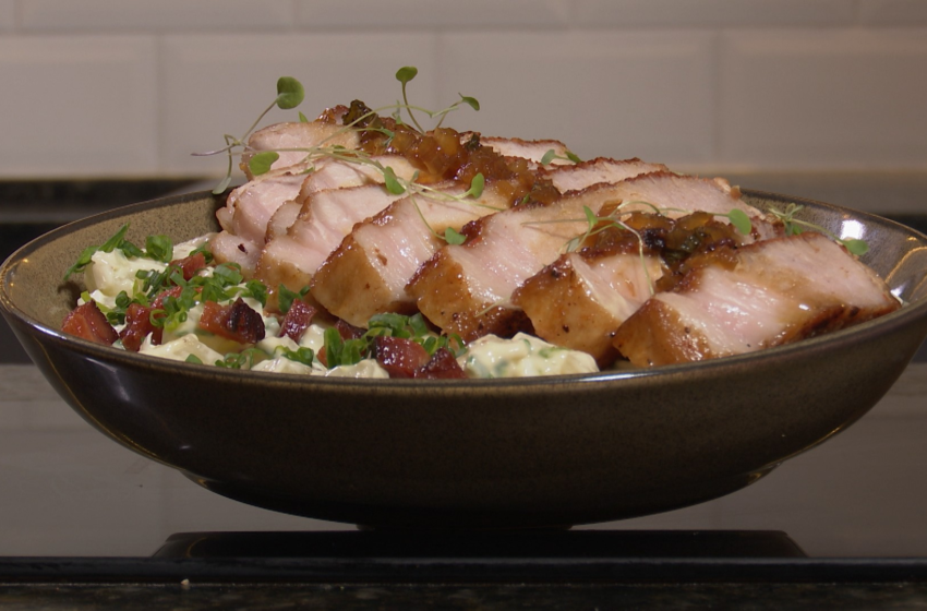 Aprenda a fazer ancho suíno ao molho de laranja e salada de macaxeira com bacon na maionese no Chef JPB