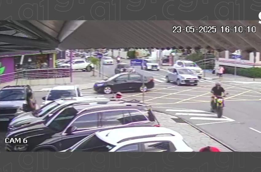 Imagens mostram momento em que motociclista atinge mulher após colisão com carro, em João Pessoa