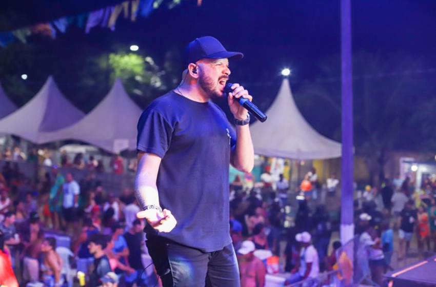 Morre cantor Adriano Alves, da Banda Bereguedê
