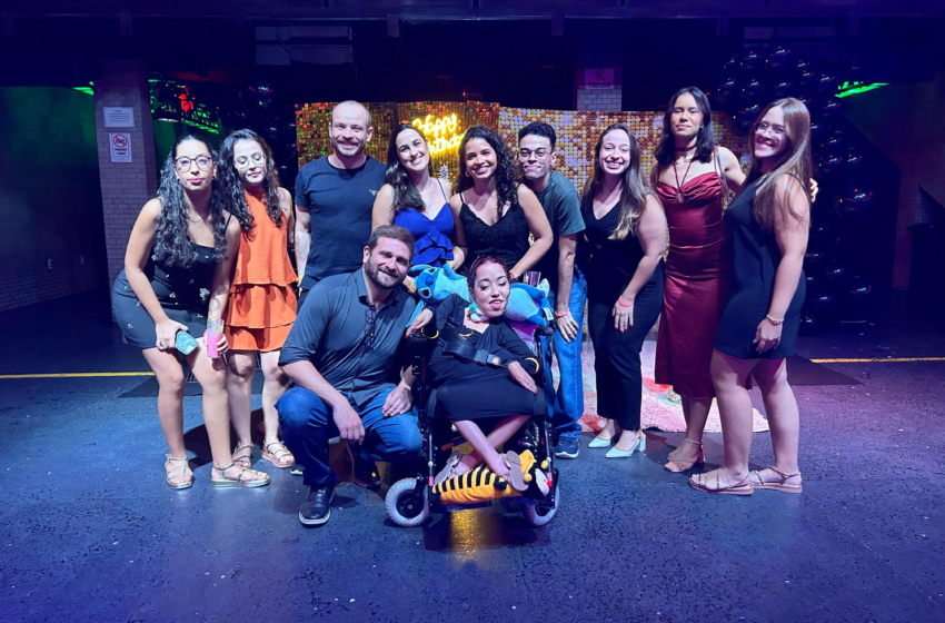 Jovem internada há 10 anos com doença rara realiza sonho de comemorar aniversário em casa de shows
