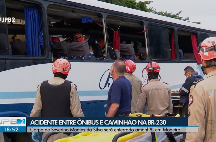 Corpo de homem que morreu em acidente entre ônibus e caminhão é enterrado em Mogeiro