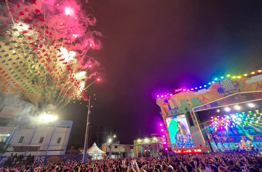  Elba Ramalho canta com filho e tem show anunciado por espetáculo de drones na véspera de São João em Campina Grande