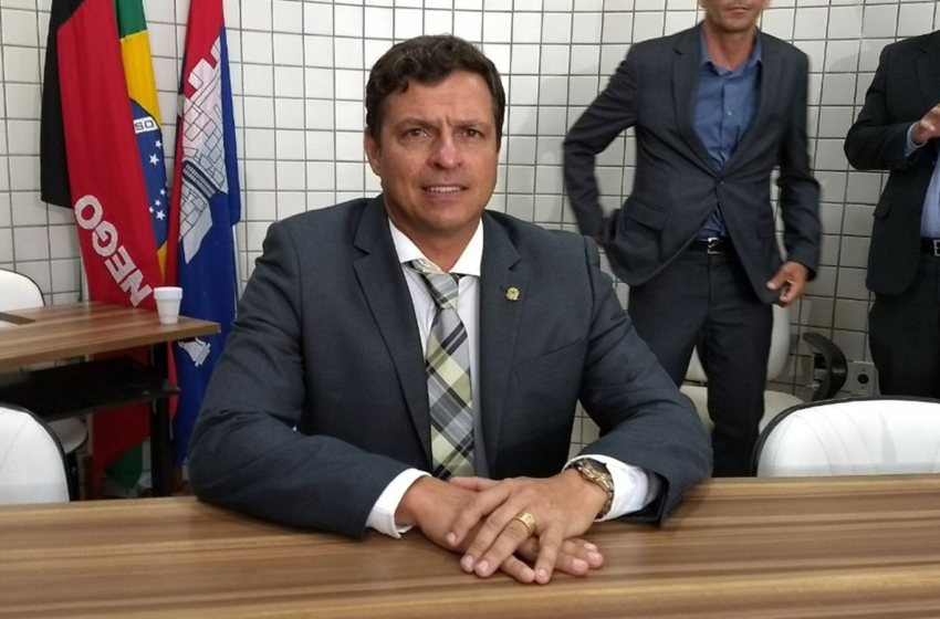 Justiça Eleitoral cassa mandatos de prefeito, vice e vereador de Cabedelo, PB, e torna ex-prefeito inelegível