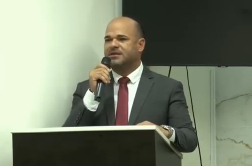 Prefeito de Sobrado, na PB, é preso em flagrante por porte ilegal de arma de fogo