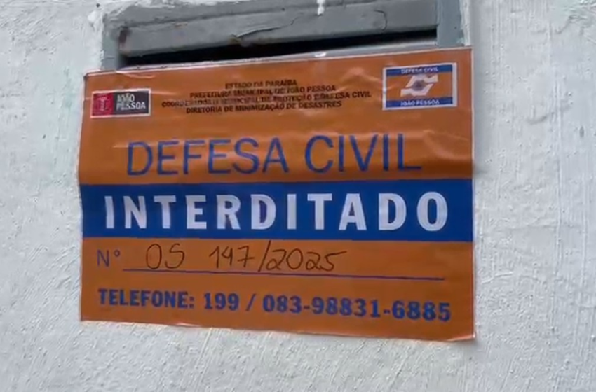 Casas são interditadas em João Pessoa após deslizamento de terra