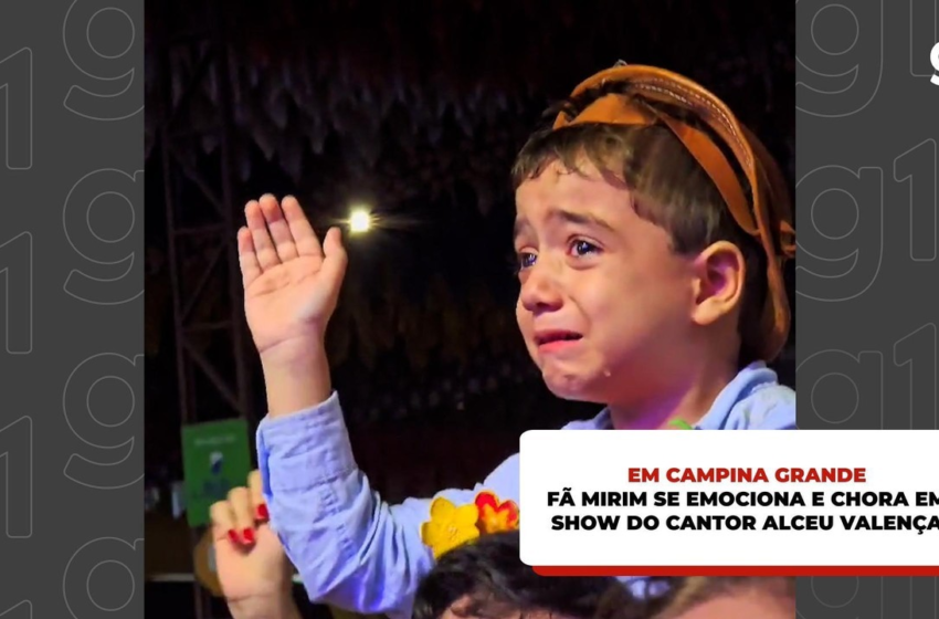  Fã mirim se emociona em show de Alceu Valença em Campina Grande: 'meu cantor favorito do universo'