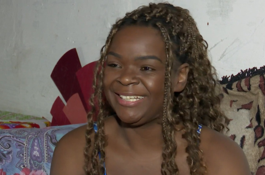  Quem é Lucyanna Mel, mulher que surpreendeu público ao cantar em plateia de show