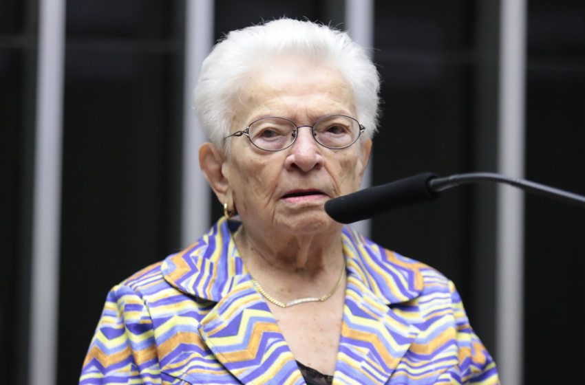 Deputada federal paraibana Luiza Erundina recebe título de Doutora Honoris Causa pela UFPB