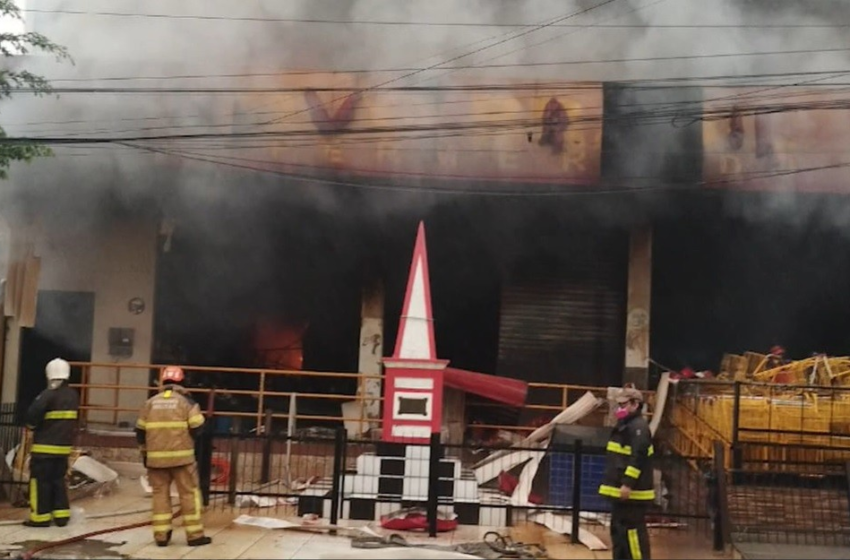 Incêndio destrói supermercado na divisa entre PB e PE e mobiliza bombeiros dos dois estados