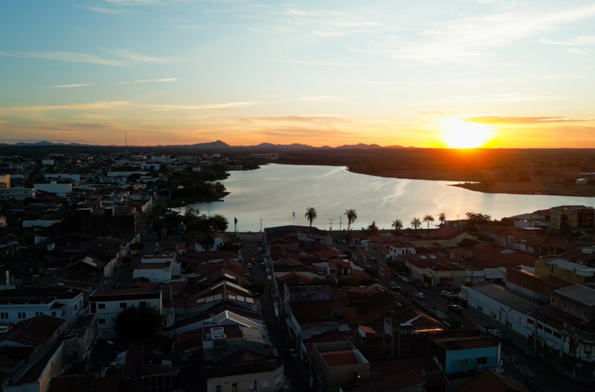  162 anos de Cajazeiras: a terra que
ensinou a Paraíba a ler