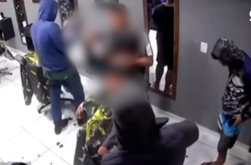 Criminosos armados invadem barbearia e roubam celulares em Cabedelo, na Paraíba; VEJA VÍDEO