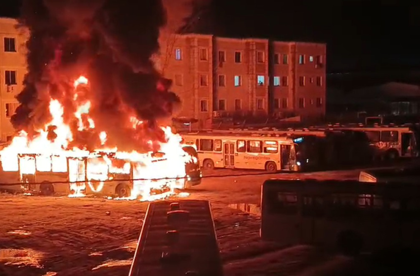 Incêndio atinge garagem de ônibus em João Pessoa