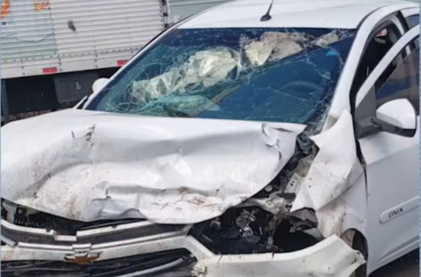  Acidente com carro deixa uma pessoa morta e duas feridas, no Sertão da Paraíba