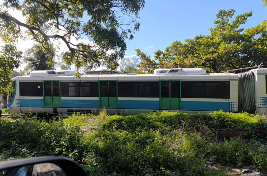  Trem descarrila e interrompe viagens por duas horas em trecho entre João Pessoa e Santa Rita